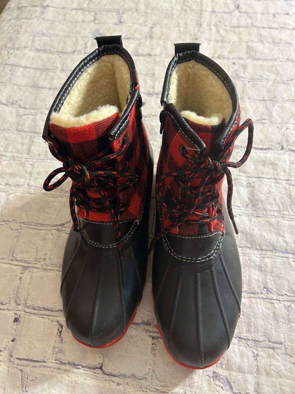SERRA WINTER DUCK BOOTS RED & BLACK BUFFALO PLAID FAUX SHEARLING LINING WOMEN 7